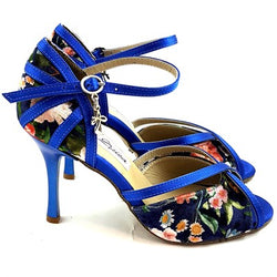 Le scarpe da ballo di Nao in blu fiorite